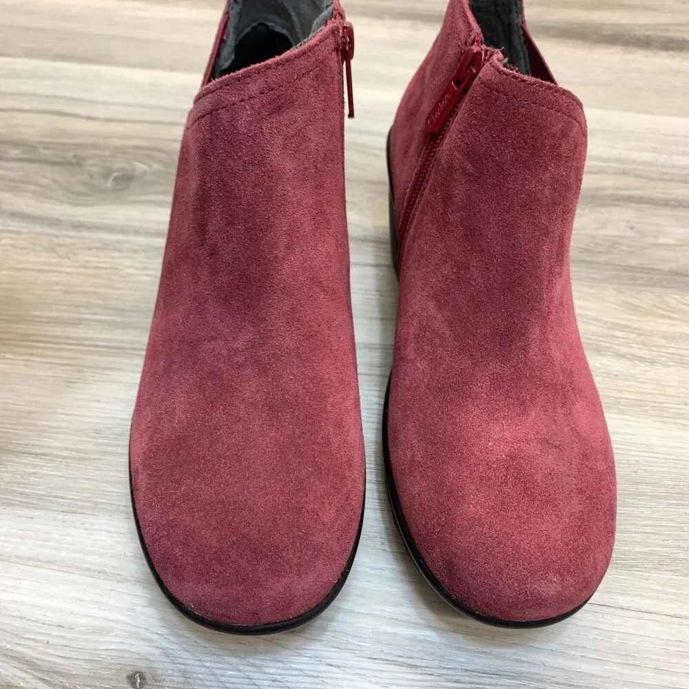 Skechers Parallel‎ Ditto  Burgundy Size 6 Wedge Bootie Suede Comfort Cushioned